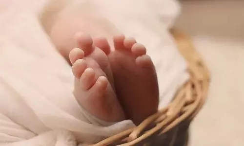 Indore : मां ने डेढ़ महीने के बच्चे का गला काटा, हिरासत में Indore : मां ने डेढ़ महीने के बच्चे का गला काटा, हिरासत में