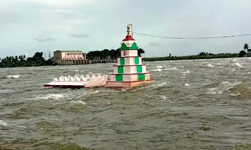 Karatagi : बसवेश्वर मंदिर नदी में डूब गया Karatagi : बसवेश्वर मंदिर नदी में डूब गया