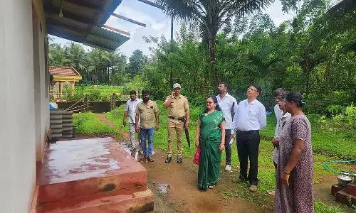 Hebri : जिला कलेक्टर ने बारिश से क्षतिग्रस्त क्षेत्र का दौरा किया Hebri : जिला कलेक्टर ने बारिश से क्षतिग्रस्त क्षेत्र का दौरा किया