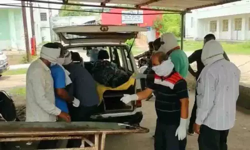 कर्ज में डूबे Jabalpur के किसान दंपत्ति ने भेड़ाघाट झरने में छलांग लगाई कर्ज में डूबे Jabalpur के किसान दंपत्ति ने भेड़ाघाट झरने में छलांग लगाई