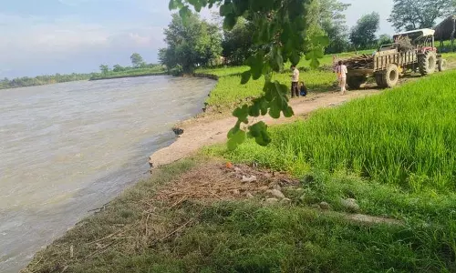 पौंग बांध से पानी छोड़े जाने से Fatehpur और इंदौरा में तबाही पौंग बांध से पानी छोड़े जाने से Fatehpur और इंदौरा में तबाही