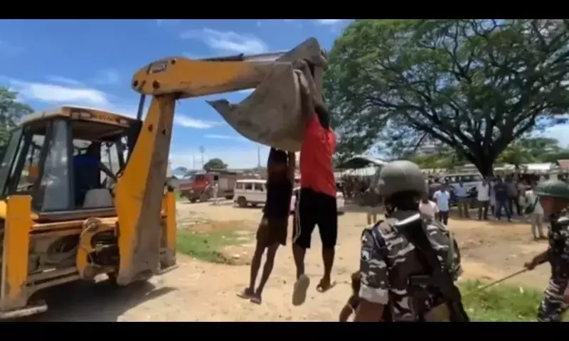 Assam: बेदखली रोकने वाले दो लोगों का वीडियो वायरल, हंगामा