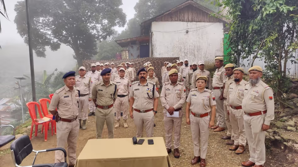 Manipur के डीजीपी ने तेंगनोपाल, थौबल में सुरक्षा की समीक्षा की Manipur के डीजीपी ने तेंगनोपाल, थौबल में सुरक्षा की समीक्षा की