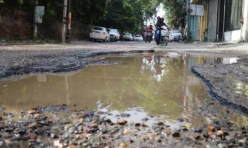लगातार बारिश ने Ludhiana की खराब सड़क संरचना और नागरिक उदासीनता को उजागर किया लगातार बारिश ने Ludhiana की खराब सड़क संरचना और नागरिक उदासीनता को उजागर किया