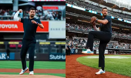US Open से पहले जोकोविच ने यांकी स्टेडियम में फेंकी पहली पिच US Open से पहले जोकोविच ने यांकी स्टेडियम में फेंकी पहली पिच