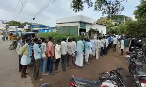 Telangana में यूरिया का उद्योगों को वितरण खरीफ सीजन के संकट को और बढ़ा रहा