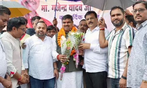 कैबिनेट मंत्री गजेंद्र यादव का बेमेतरा दौरा, भाजपा कार्यकर्ताओं ने किया आत्मीय स्वागत कैबिनेट मंत्री गजेंद्र यादव का बेमेतरा दौरा, भाजपा कार्यकर्ताओं ने किया आत्मीय स्वागत