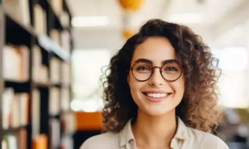 Free  AI हेडशॉट जेनरेटर: मिनटों में पेशेवर तस्वीरें बनाएँ
