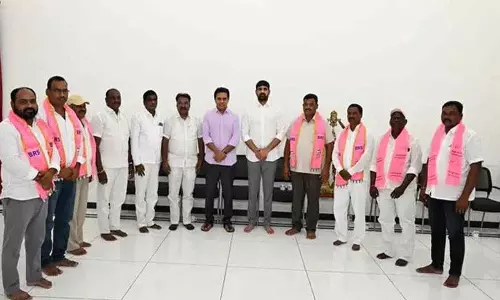 Huzurabad में बीआरएस जोश.. कांग्रेस के लिए बड़ा झटका! Huzurabad में बीआरएस जोश.. कांग्रेस के लिए बड़ा झटका!