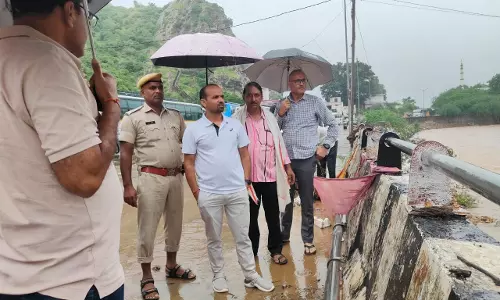 Madhopur: जिला कलेक्टर ने अतिवृष्टि के दौरान जलभराव से प्रभावित क्षेत्रों का किया निरीक्षण Madhopur: जिला कलेक्टर ने अतिवृष्टि के दौरान जलभराव से प्रभावित क्षेत्रों का किया निरीक्षण