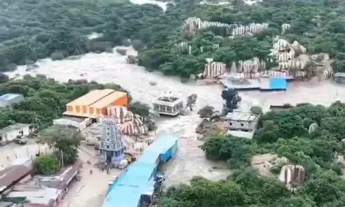 Edupayala वन दुर्गा मंदिर नौ दिनों से पानी में डूबा हुआ Edupayala वन दुर्गा मंदिर नौ दिनों से पानी में डूबा हुआ