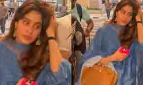 Janhvi Kapoor: एयरपोर्ट लुक के लिए इसे ठाठ और आरामदायक रखा