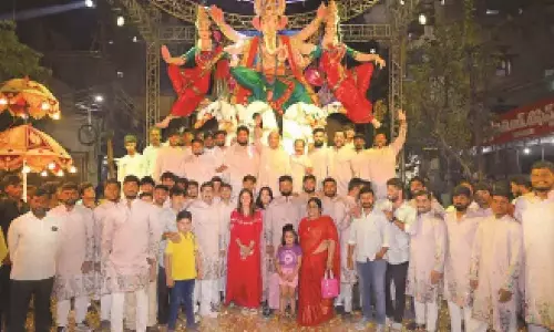 Moosrambagh में 22 फुट ऊँची गणेश प्रतिमा का भव्य स्वागत Moosrambagh में 22 फुट ऊँची गणेश प्रतिमा का भव्य स्वागत