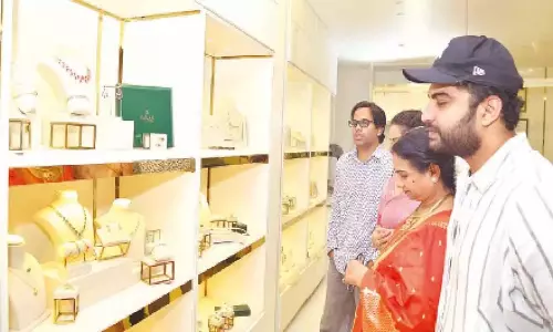 Vishwak Sen , के वी अनुदीप ने हैदराबाद में वावन ज्वेलरी लॉन्च की