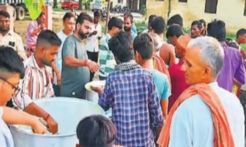 Bareilly: कन्हैया की छठी पर भजन-कीर्तन और भंडारा