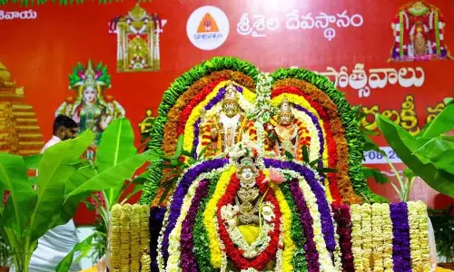 Srisailam मंदिर में सामूहिक वरलक्ष्मी व्रत