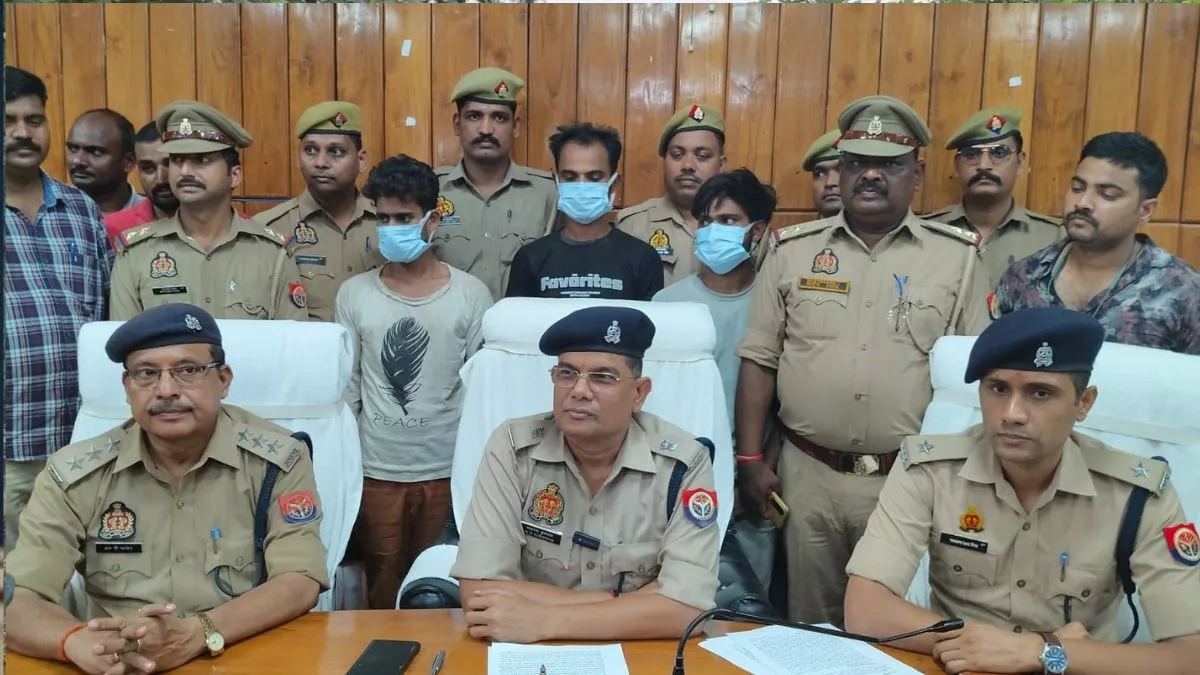 Bahraich: ऑटो लिफ्टिंग गैंग का भंडाफोड़, 12 बाइक समेत तीन आरोपी पकड़े गए