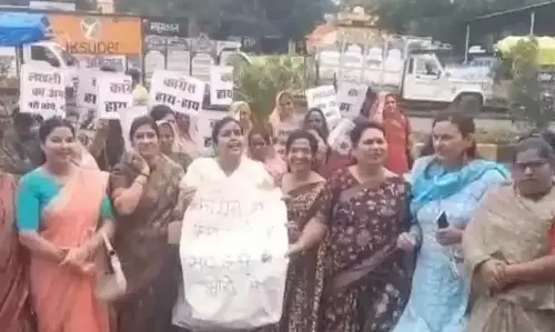 Rajgarh: कांग्रेस नेता के बयान पर महिलाओं का गुस्सा