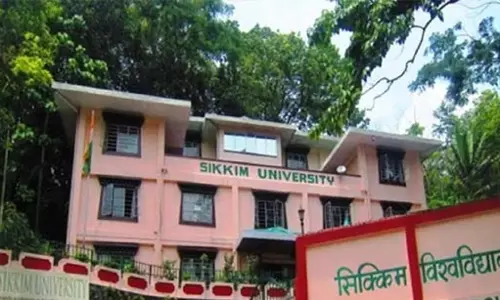 यूनिवर्सिटी ने नेपली भाषा का अपमान करने वाले छात्र की प्रवेश रद्द की यूनिवर्सिटी ने नेपली भाषा का अपमान करने वाले छात्र की प्रवेश रद्द की