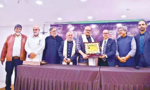 50 वर्ष पूरे करने पर वरिष्ठ पत्रकारों का सम्मान 50 वर्ष पूरे करने पर वरिष्ठ पत्रकारों का सम्मान