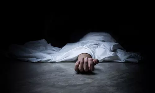 Ghaziabad में पुलिस ने मरा समझकर खोजा, पांच घंटे बाद अस्पताल में मिला जिंदा Ghaziabad में पुलिस ने मरा समझकर खोजा, पांच घंटे बाद अस्पताल में मिला जिंदा