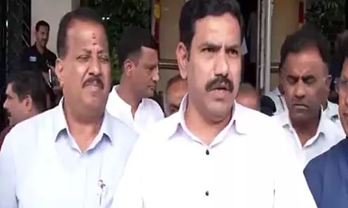कर्नाटक के CM और डिप्टी सीएम अब मास्क के पीछे छिपने को मजबूर: भाजपा प्रदेश अध्यक्ष विजयेंद्र कर्नाटक के CM और डिप्टी सीएम अब मास्क के पीछे छिपने को मजबूर: भाजपा प्रदेश अध्यक्ष विजयेंद्र