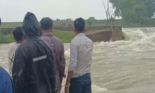 BREAKING: सूरवाल बांध में नाव पलटी, कार बहने से युवक की मौत