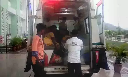 Odisha: युवक ने नाबालिग लड़की का गला काटा, आत्महत्या का प्रयास किया Odisha: युवक ने नाबालिग लड़की का गला काटा, आत्महत्या का प्रयास किया