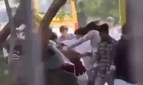 Greater Noida: कॉलेज छात्र की 5-6 लोगों ने बेरहमी से पिटाई की