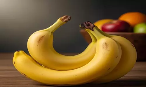केला हमेशा मुड़ा क्यों होता है? जानें इसके पीछे का विज्ञान