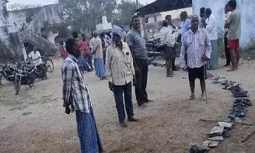 Telangana  भर के किसान यूरिया के सिर्फ़ एक बैग का बेसब्री से  कर रहे हैं इंतज़ार