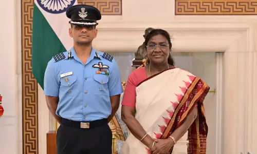 राष्ट्रपति द्रौपदी मुर्मू से मिले अंतरिक्ष यात्री सुधांशु शुक्ला, मिशन पैच भेंट कर जताया गर्व