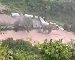Uttarakhand: बादल फटने से भारी नुकसान,कई घरों में घुसा मलबा Uttarakhand: बादल फटने से भारी नुकसान,कई घरों में घुसा मलबा