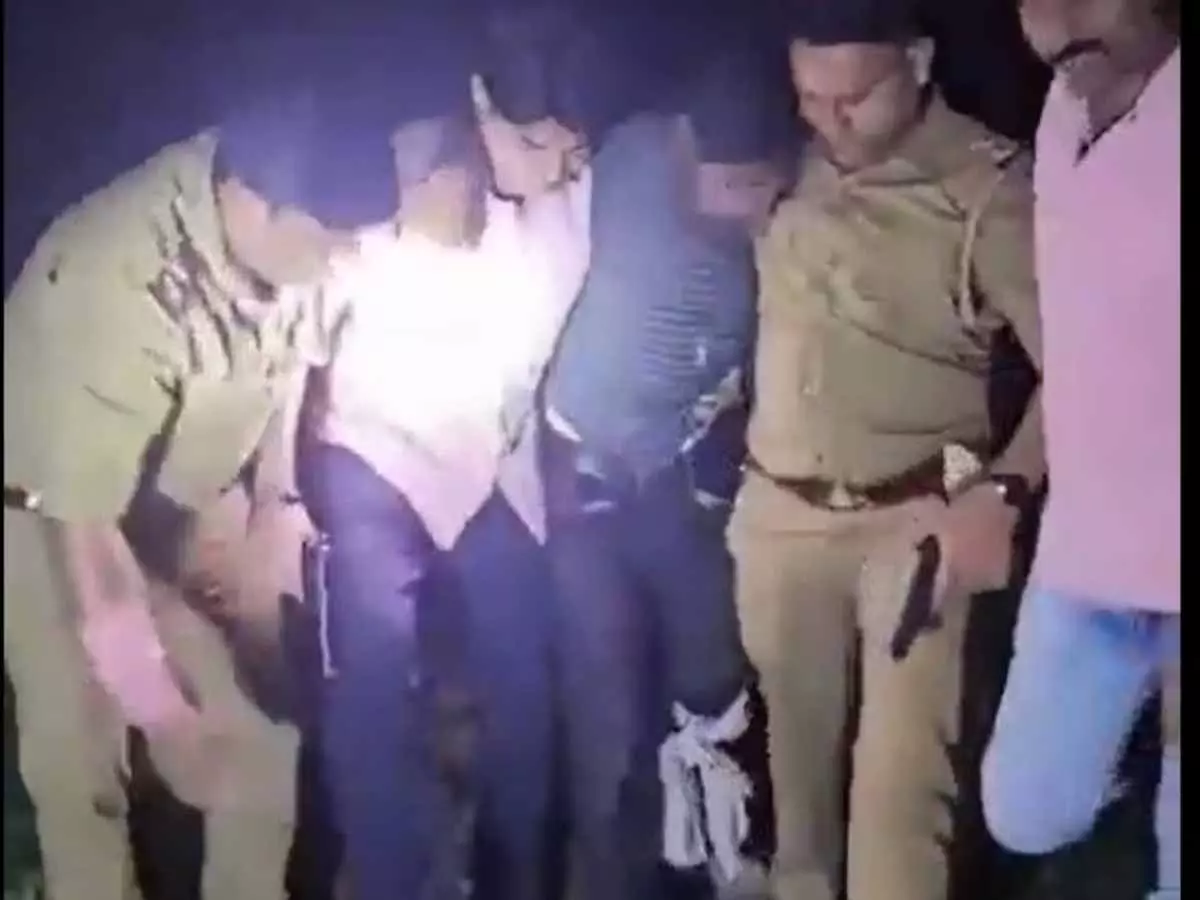 किशोरी के साथ रेप करने वाले का हॉफ एनकाउंटर, पुलिस टीम ने दबोचा किशोरी के साथ रेप करने वाले का हॉफ एनकाउंटर, पुलिस टीम ने दबोचा