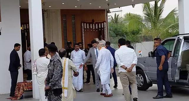 Tamil Nadu: नैनार नागेंद्रन ने अमित शाह के लिए चाय पार्टी की मेजबानी की Tamil Nadu: नैनार नागेंद्रन ने अमित शाह के लिए चाय पार्टी की मेजबानी की