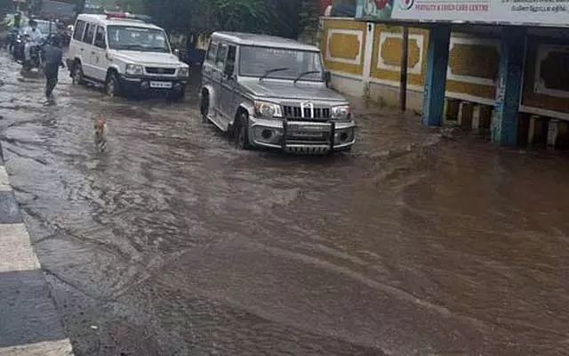 Tamil Nadu: चेन्नई में भारी बारिश Tamil Nadu: चेन्नई में भारी बारिश
