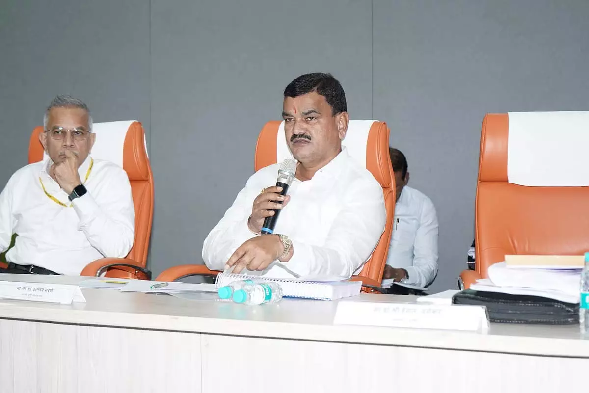 Maharashtra : कृषि मंत्री ने पहली समीक्षा बैठक की, किसान कॉल सेंटर की घोषणा की Maharashtra : कृषि मंत्री ने पहली समीक्षा बैठक की, किसान कॉल सेंटर की घोषणा की