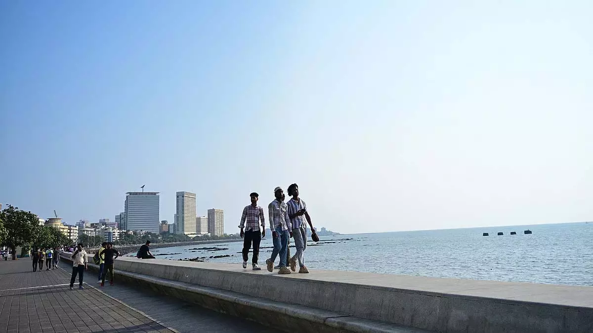 Mumbai : शहर को मूसलाधार बारिश से अस्थायी राहत मिली Mumbai : शहर को मूसलाधार बारिश से अस्थायी राहत मिली