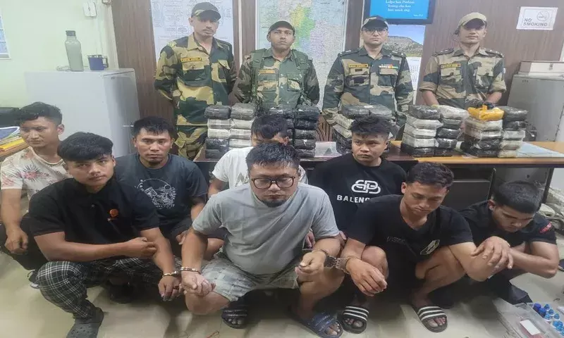 Mizoram: BSF ने बड़े ड्रग रैकेट का भंडाफोड़ किया, 8 गिरफ्तार Mizoram: BSF ने बड़े ड्रग रैकेट का भंडाफोड़ किया, 8 गिरफ्तार