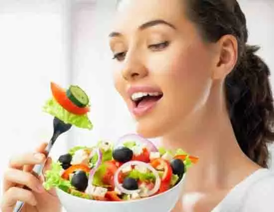 Beauty tips: बढ़ती उम्र और दाग-धब्बों को कैसे रखें दूर Beauty tips: बढ़ती उम्र और दाग-धब्बों को कैसे रखें दूर