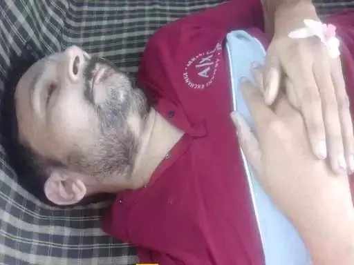 नशा मुक्ति केंद्र में भर्ती पुलिस कांस्टेबल की संदिग्ध मौत, परिजनों ने पिटाई का लगाया आरोप नशा मुक्ति केंद्र में भर्ती पुलिस कांस्टेबल की संदिग्ध मौत, परिजनों ने पिटाई का लगाया आरोप