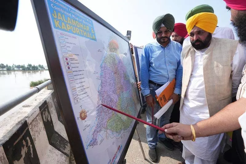 CM Bhagwant Mann ने बाढ़ प्रभावित सुल्तानपुर लोधी गांवों का दौरा किया CM Bhagwant Mann ने बाढ़ प्रभावित सुल्तानपुर लोधी गांवों का दौरा किया