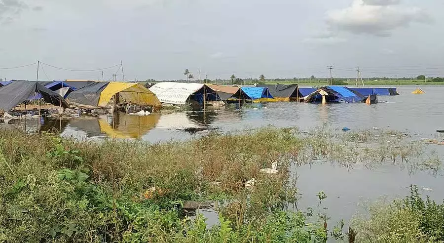 कर्नाटक में बारिश: चिक्कोडी में नदियां उफान पर कर्नाटक में बारिश: चिक्कोडी में नदियां उफान पर
