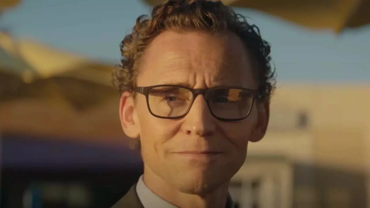 Tom Hiddleston इंटरव्यू के दौरान टेलर स्विफ्ट के ज़िक्र से हैरान Tom Hiddleston इंटरव्यू के दौरान टेलर स्विफ्ट के ज़िक्र से हैरान
