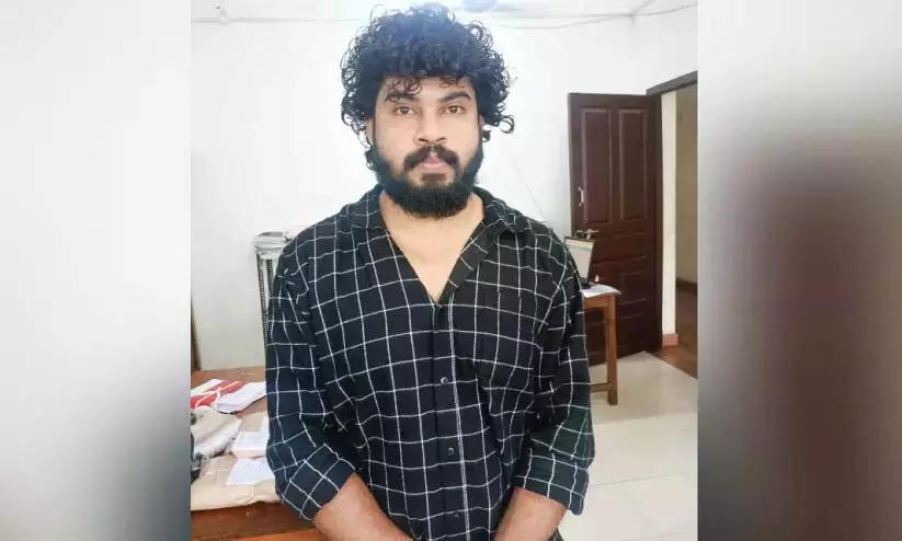 Kerala : जिम की आड़ में गांजा बेचने वाला ट्रेनर गिरफ्तार Kerala : जिम की आड़ में गांजा बेचने वाला ट्रेनर गिरफ्तार