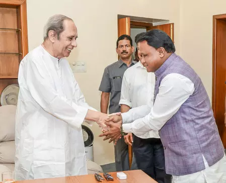 ओडिशा: सीएम मोहन चरण माझी ने की नवीन पटनायक से मुलाकात, स्वास्थ्य के बारे में ली जानकारी ओडिशा: सीएम मोहन चरण माझी ने की नवीन पटनायक से मुलाकात, स्वास्थ्य के बारे में ली जानकारी