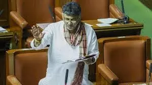 Karnataka के उपमुख्यमंत्री शिवकुमार ने आरएसएस का गीत गाकर विधानसभा को चौंका दिया Karnataka के उपमुख्यमंत्री शिवकुमार ने आरएसएस का गीत गाकर विधानसभा को चौंका दिया