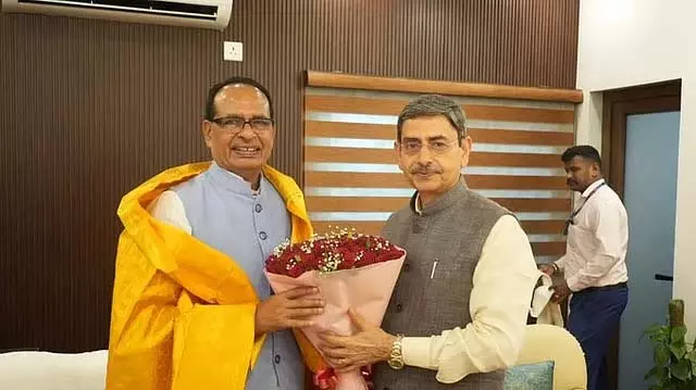राज्यपाल आर.एन. रवि ने केंद्रीय मंत्री से मुलाकात की तमिलनाडु के किसानों पर चर्चा राज्यपाल आर.एन. रवि ने केंद्रीय मंत्री से मुलाकात की तमिलनाडु के किसानों पर चर्चा