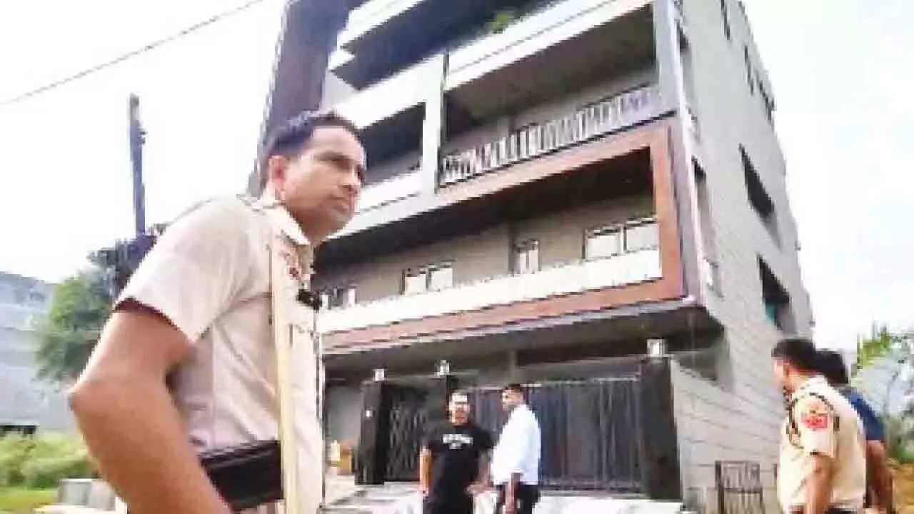Faridabad: यूट्यूबर के घर पर गोलीबारी में शामिल शूटर गिरफ्तार Faridabad: यूट्यूबर के घर पर गोलीबारी में शामिल शूटर गिरफ्तार