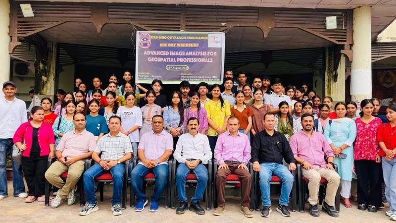 नाहन कॉलेज ने भूस्थानिक तकनीक में छात्रों को प्रशिक्षित करने के लिए ISRO के साथ साझेदारी की नाहन कॉलेज ने भूस्थानिक तकनीक में छात्रों को प्रशिक्षित करने के लिए ISRO के साथ साझेदारी की